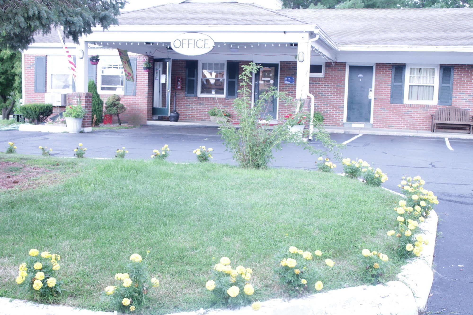 Howard Johnson By Wyndham Williamstown Exterior foto