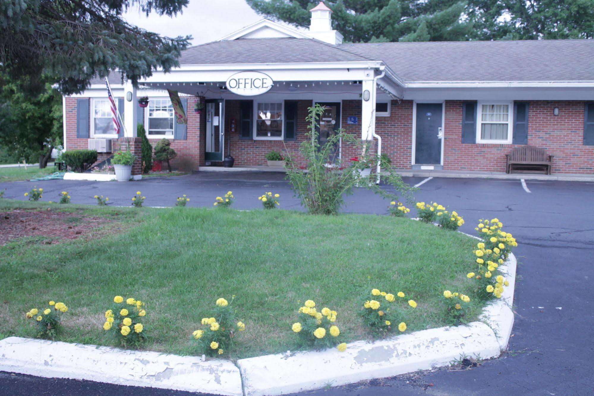 Howard Johnson By Wyndham Williamstown Exterior foto